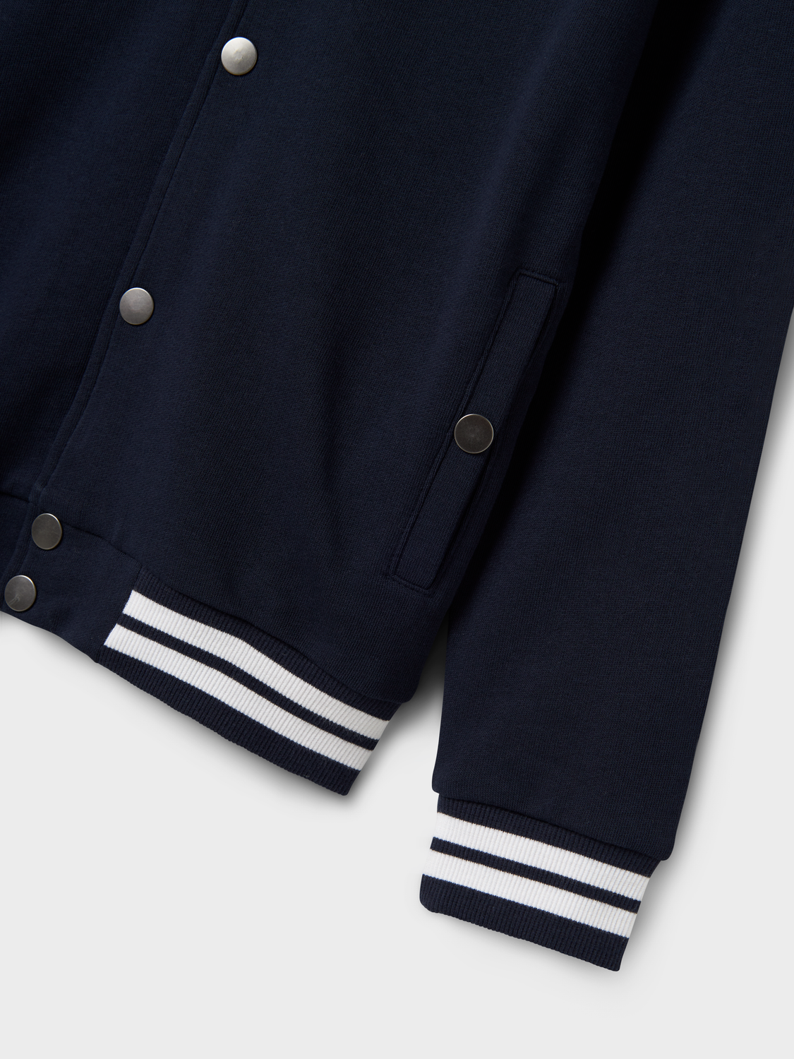 model_shot-front_full